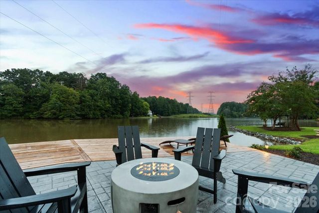 1337 Whispering Oaks Circle, Matthews, NC 28104