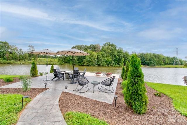 1337 Whispering Oaks Circle, Matthews, NC 28104