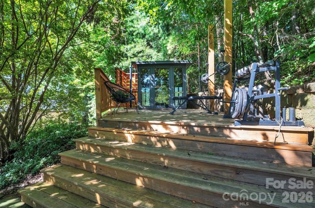 1337 Whispering Oaks Circle, Matthews, NC 28104