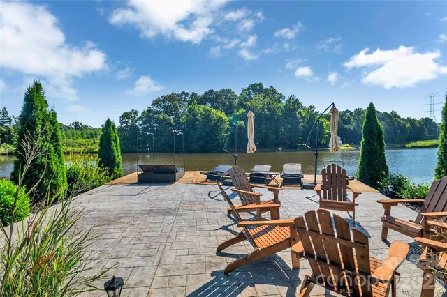 1337 Whispering Oaks Circle, Matthews, NC 28104