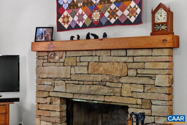 93 HONEY LOCUST LN, Nellysford, VA 22958