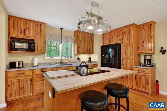 93 HONEY LOCUST LN, Nellysford, VA 22958
