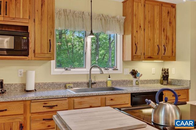 93 HONEY LOCUST LN, Nellysford, VA 22958