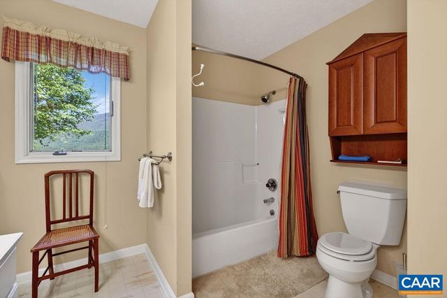 93 HONEY LOCUST LN, Nellysford, VA 22958