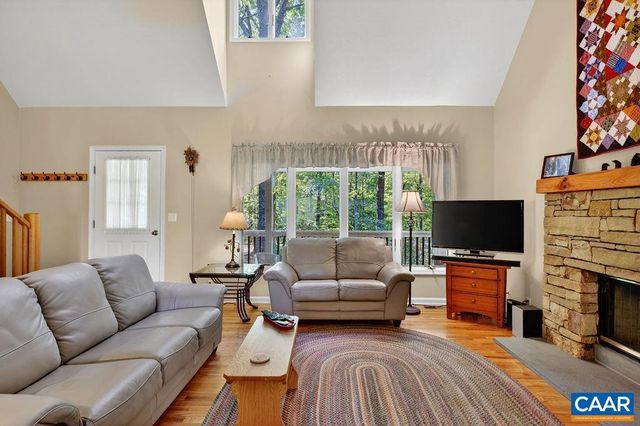 93 HONEY LOCUST LN, Nellysford, VA 22958