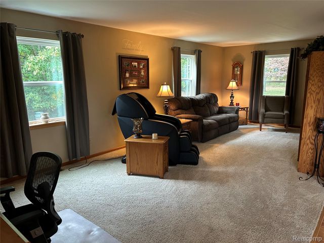 8812 S Byron Road, Vernon Township, MI 48436