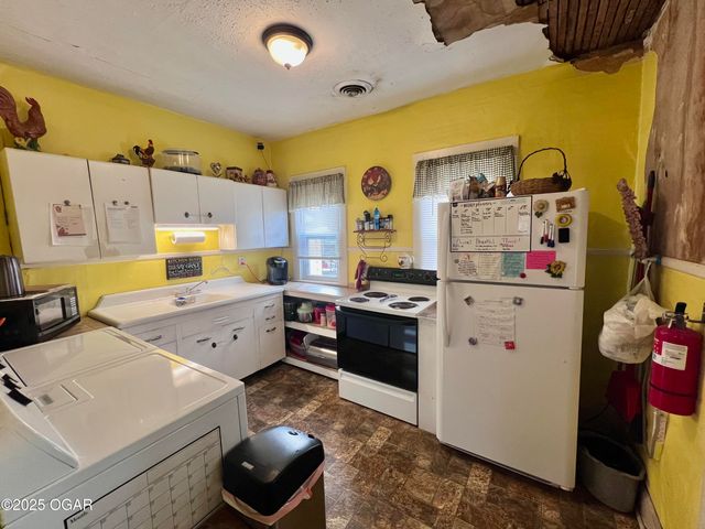 320 S Forest Avenue, Joplin, MO 64801