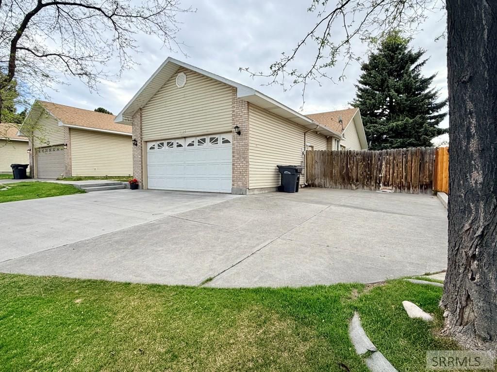 Image 3 of property listing at 1107 Skyline Drive, Idaho Falls, ID 83402