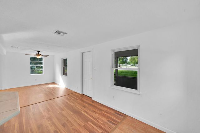 4851 Kirby Loop Road A, Fort Pierce, FL 34981