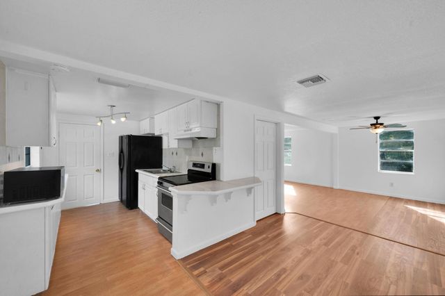 4851 Kirby Loop Road A, Fort Pierce, FL 34981