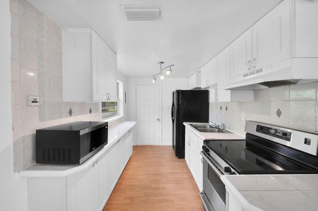 4851 Kirby Loop Road A, Fort Pierce, FL 34981