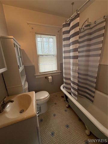 61 Baxter Street Upper, Buffalo, NY 14207