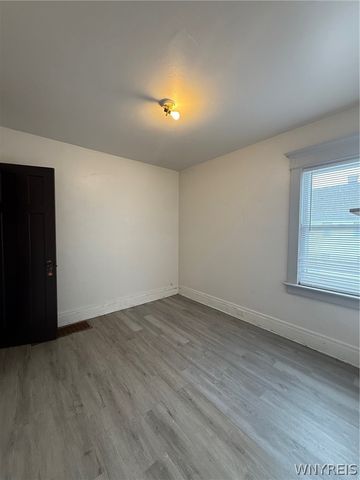 61 Baxter Street Upper, Buffalo, NY 14207