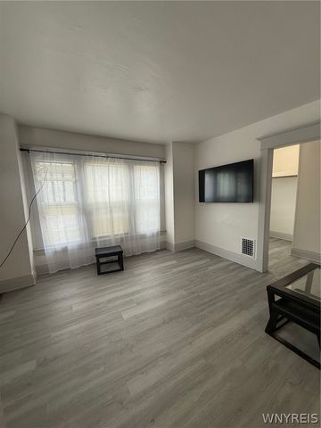 61 Baxter Street Upper, Buffalo, NY 14207