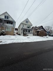 61 Baxter Street Upper, Buffalo, NY 14207