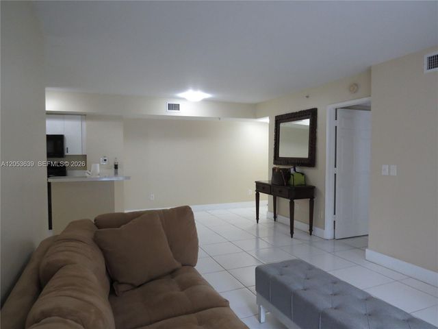 2640 S University Dr 101, Davie, FL 33328