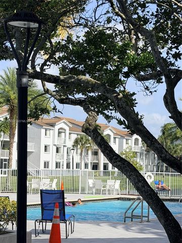 2640 S University Dr 101, Davie, FL 33328