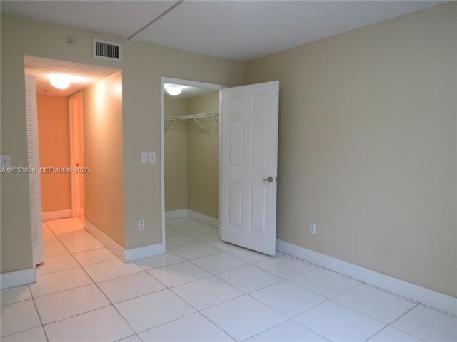 2640 S University Dr 101, Davie, FL 33328