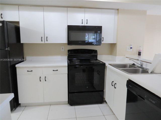 2640 S University Dr 101, Davie, FL 33328