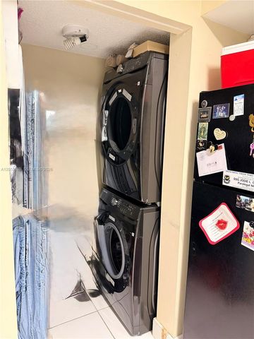 2640 S University Dr 101, Davie, FL 33328