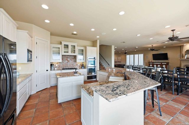 1745 W LAKESIDE DR, Canyon Lake, TX 78133