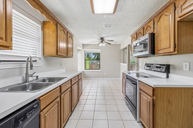 3211 Brookview Drive, Corinth, TX 76210