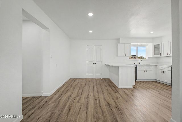 913 W SAINT JOHN Road, Phoenix, AZ 85023