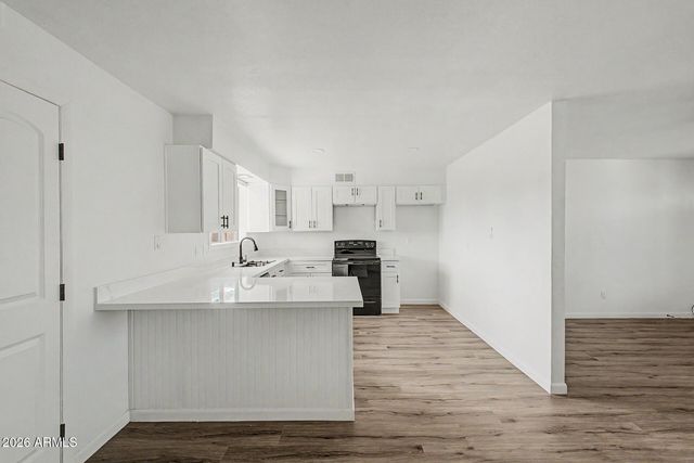 913 W SAINT JOHN Road, Phoenix, AZ 85023