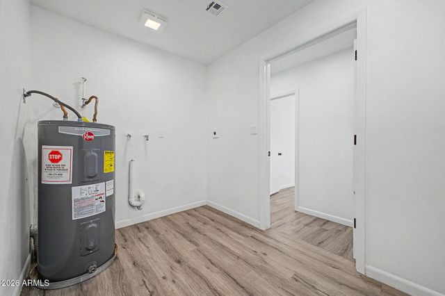 913 W SAINT JOHN Road, Phoenix, AZ 85023