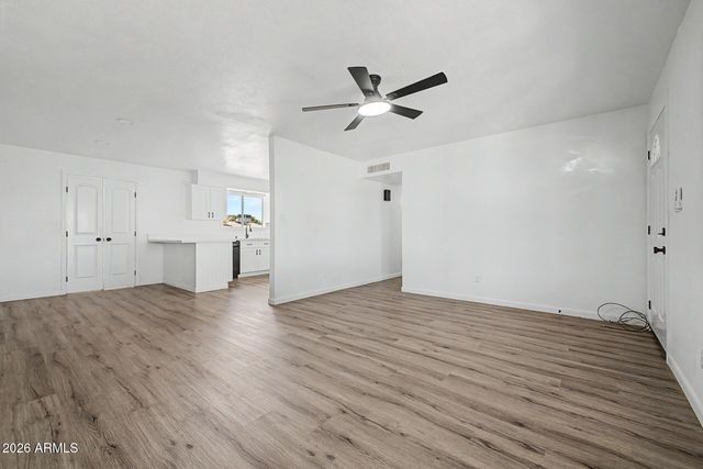 913 W SAINT JOHN Road, Phoenix, AZ 85023