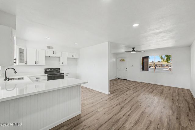 913 W SAINT JOHN Road, Phoenix, AZ 85023