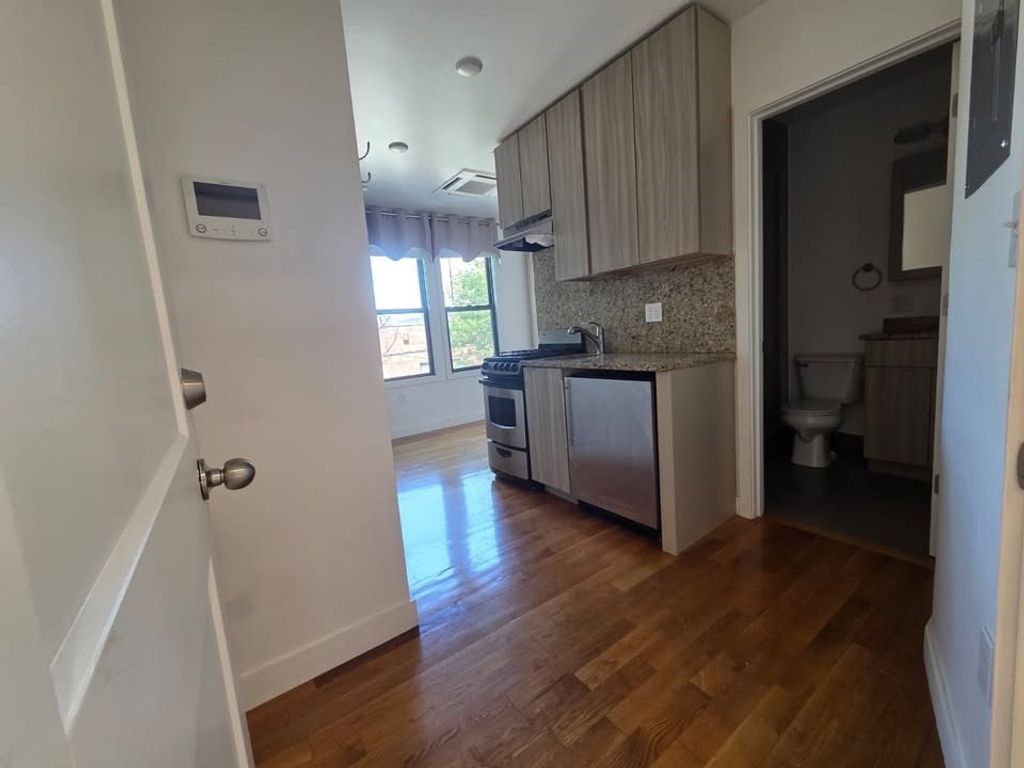 21 Fifth St 19, Chelsea, MA 02150
