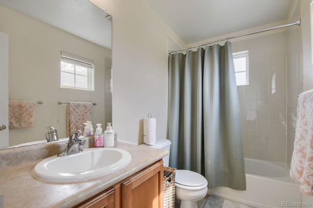7526 S Quatar Way, Aurora, CO 80016