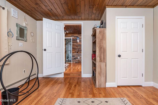 1297 Floral Avenue, Rotterdam, NY 12306