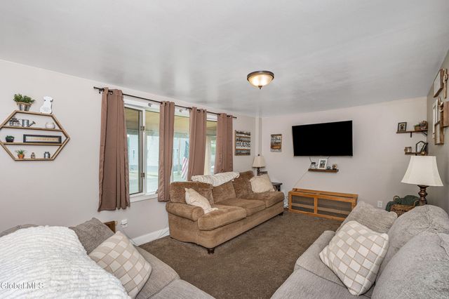 1297 Floral Avenue, Rotterdam, NY 12306