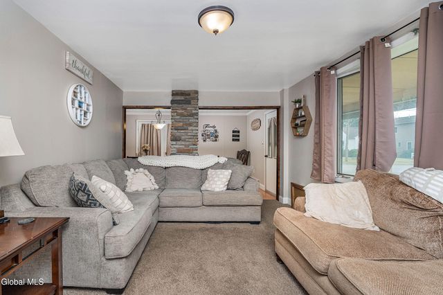 1297 Floral Avenue, Rotterdam, NY 12306