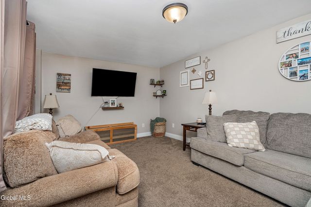 1297 Floral Avenue, Rotterdam, NY 12306