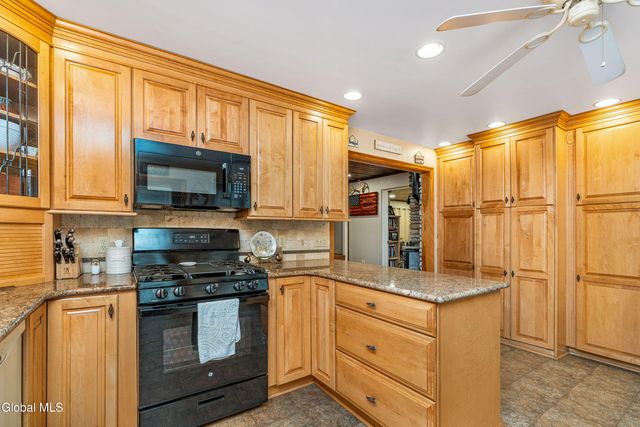 1297 Floral Avenue, Rotterdam, NY 12306