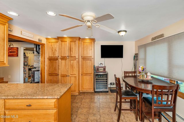 1297 Floral Avenue, Rotterdam, NY 12306