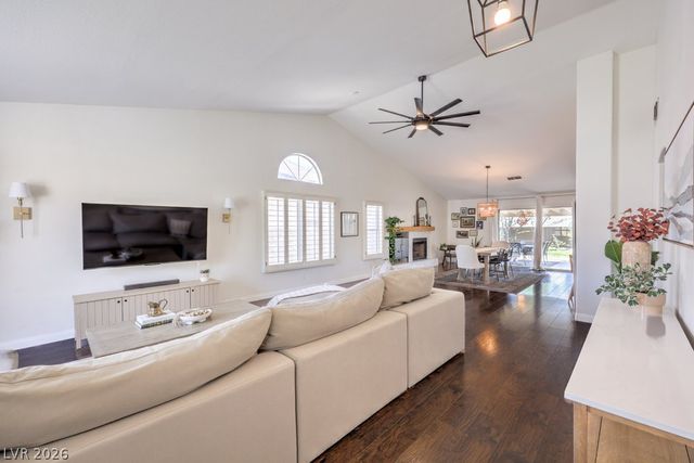 2027 Shadow Brook Way, Henderson, NV 89074