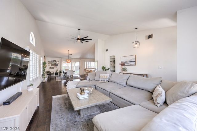 2027 Shadow Brook Way, Henderson, NV 89074