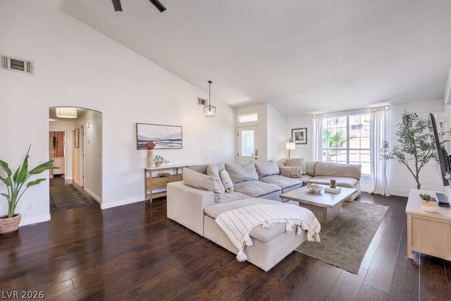 2027 Shadow Brook Way, Henderson, NV 89074