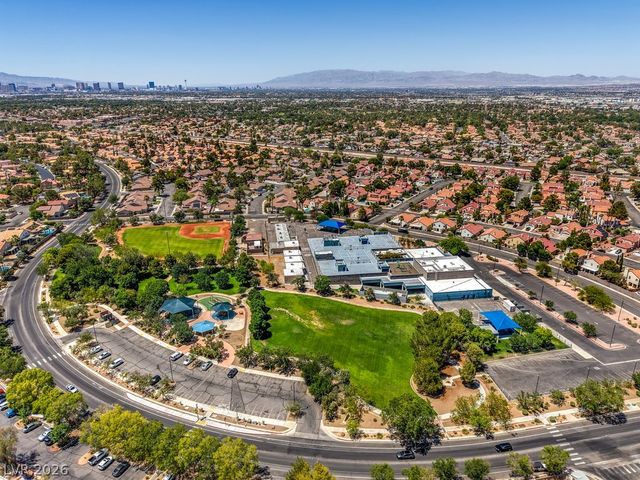 2027 Shadow Brook Way, Henderson, NV 89074