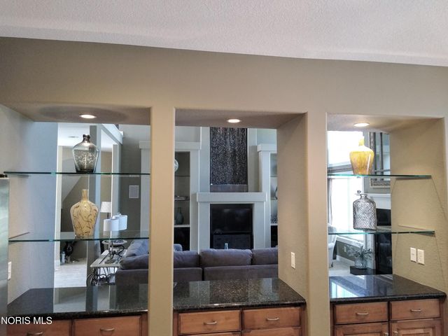 2942 Lexington Glen Boulevard, Monclova, OH 43542