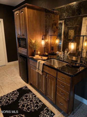 2942 Lexington Glen Boulevard, Monclova, OH 43542
