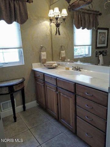 2942 Lexington Glen Boulevard, Monclova, OH 43542