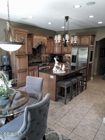2942 Lexington Glen Boulevard, Monclova, OH 43542