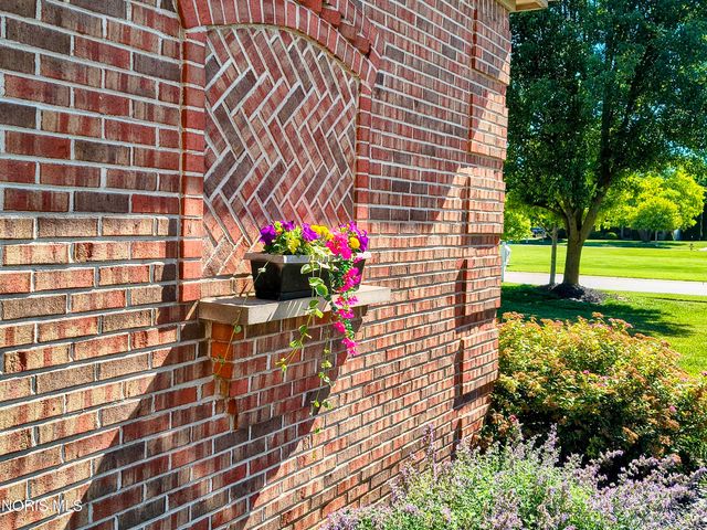 2942 Lexington Glen Boulevard, Monclova, OH 43542
