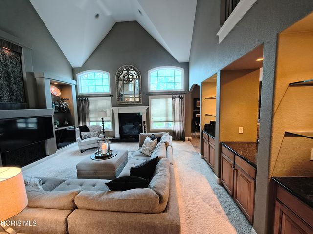 2942 Lexington Glen Boulevard, Monclova, OH 43542