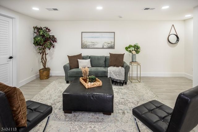 415 Mount Prospect Ave, Clifton City, NJ 07012